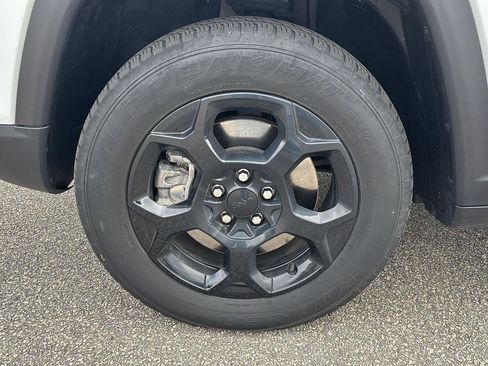 Used 2023 Jeep Compass Trailhawk image 7