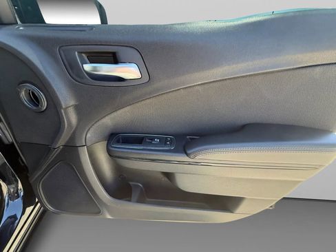 Used 2018 Dodge Charger SXT w/ Blacktop Package image 33