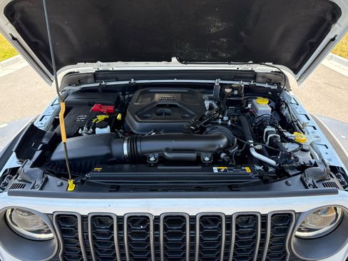 Used 2025 Jeep Wrangler Unlimited Rubicon AWD/4WD image 24