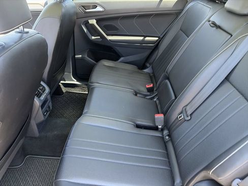 Used 2022 Volkswagen Tiguan SE FWD image 16