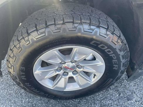 Used 2023 GMC Sierra 1500 SLE image 11