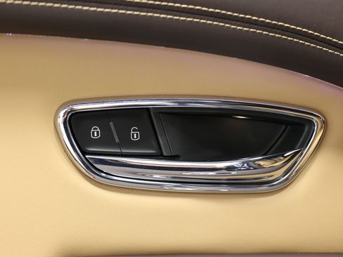 Used 2021 Bentley Bentayga AWD/4WD image 53