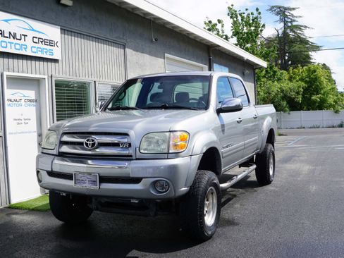 Used 2004 Toyota Tundra SR5 image 1