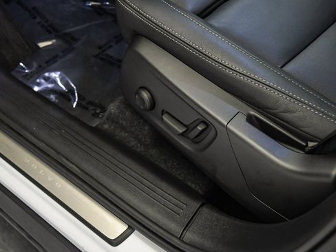 Certified 2025 Volvo XC40 B5 Plus w/ Climate Package image 23