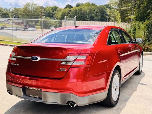 Used 2015 Ford Taurus SEL image 3
