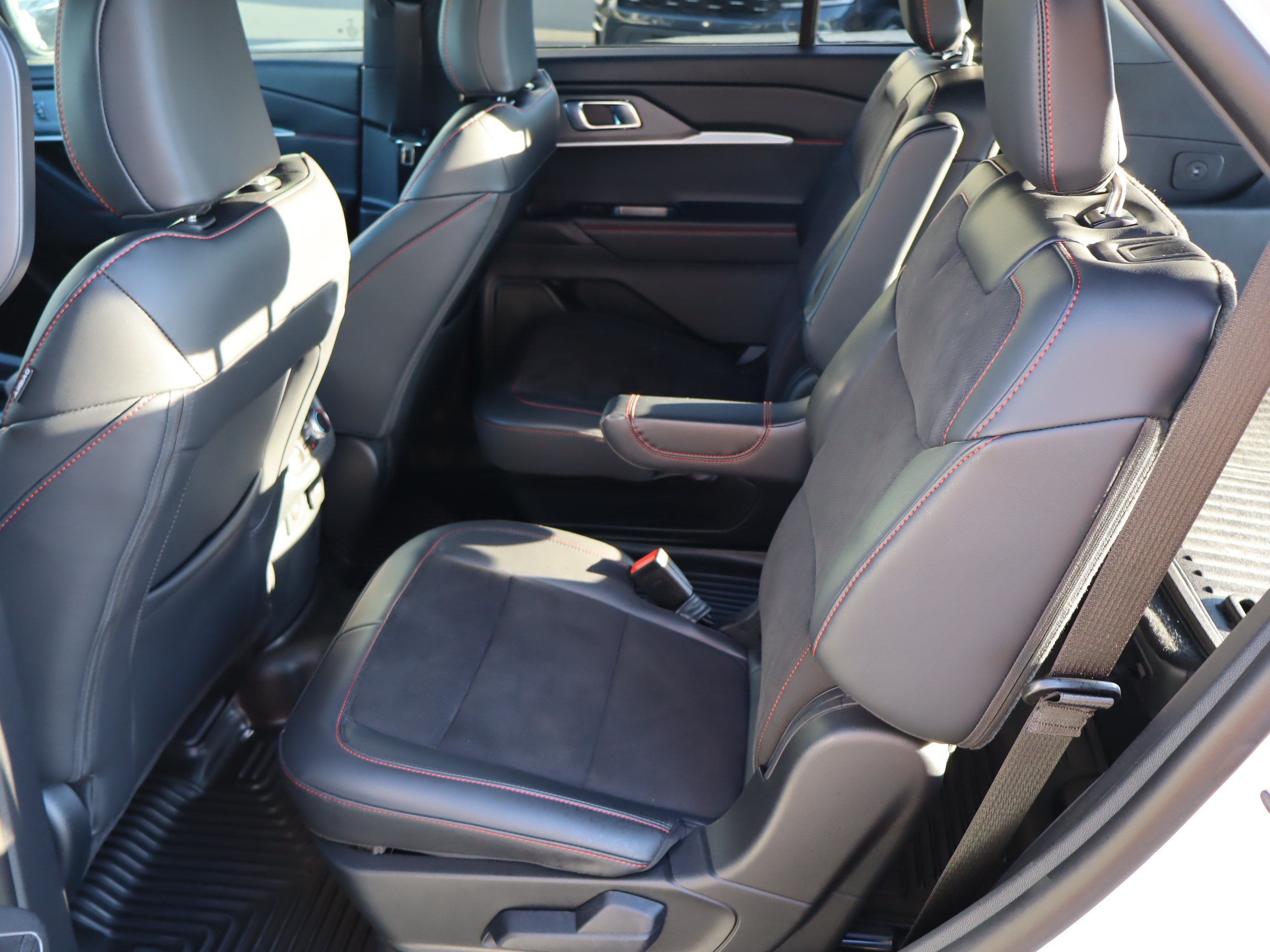 Used 2026 Ford Explorer ST AWD/4WD image 33