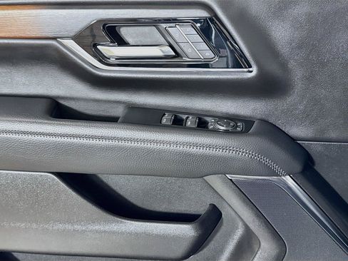Used 2025 GMC Yukon XL Denali AWD/4WD image 16
