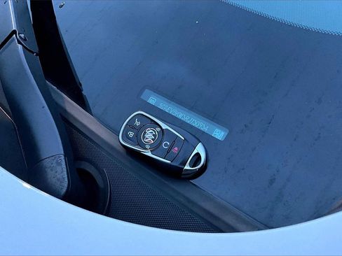 Used 2024 Buick Enclave Premium image 11