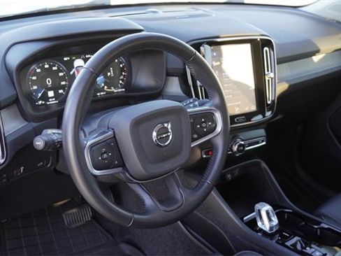 Used 2021 Volvo XC40 T5 Inscription w/ Advanced Package image 19