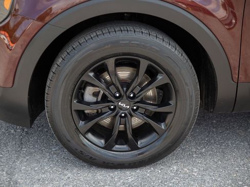 Used 2022 Kia Telluride LX image 9