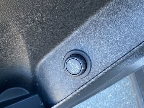 Used 2023 Chevrolet Equinox LT image 11