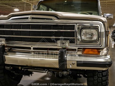 Used 1988 Jeep Grand Wagoneer AWD/4WD image 18