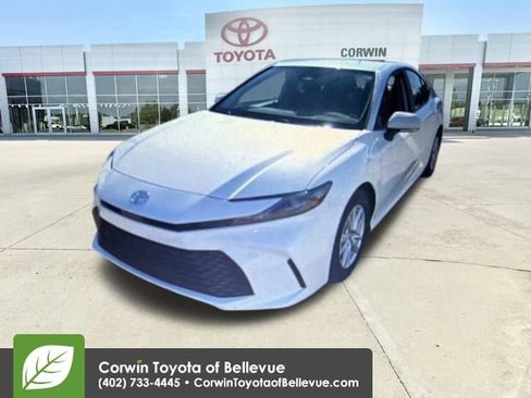 Used 2025 Toyota Camry LE image 1
