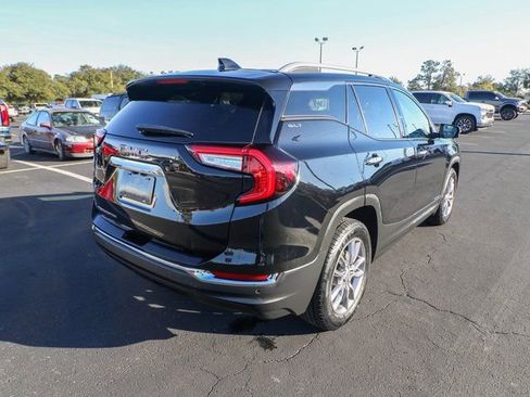 Certified 2022 GMC Terrain SLT w/ Infotainment Package II image 9