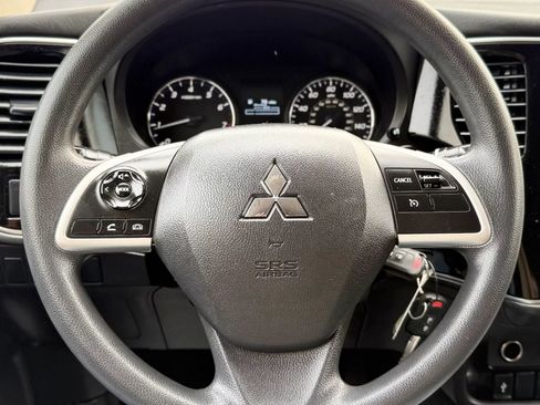 Used 2020 Mitsubishi Outlander ES FWD image 13