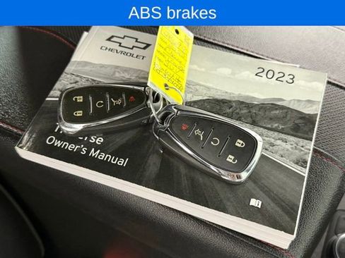 Used 2023 Chevrolet Traverse RS image 26