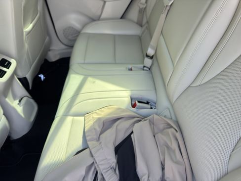 Used 2022 Buick Envision Essence w/ Technology Package I image 17