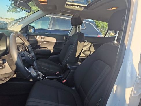 Used 2025 Hyundai Venue SEL FWD image 6