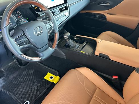 Certified 2025 Lexus ES 300h w/ Accessory Package (Z1) FWD image 7