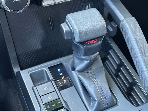 Used 2025 Toyota Tacoma TRD Sport AWD/4WD image 21