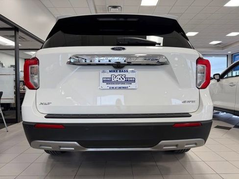 Used 2022 Ford Explorer XLT w/ Equipment Group 202A AWD/4WD image 10
