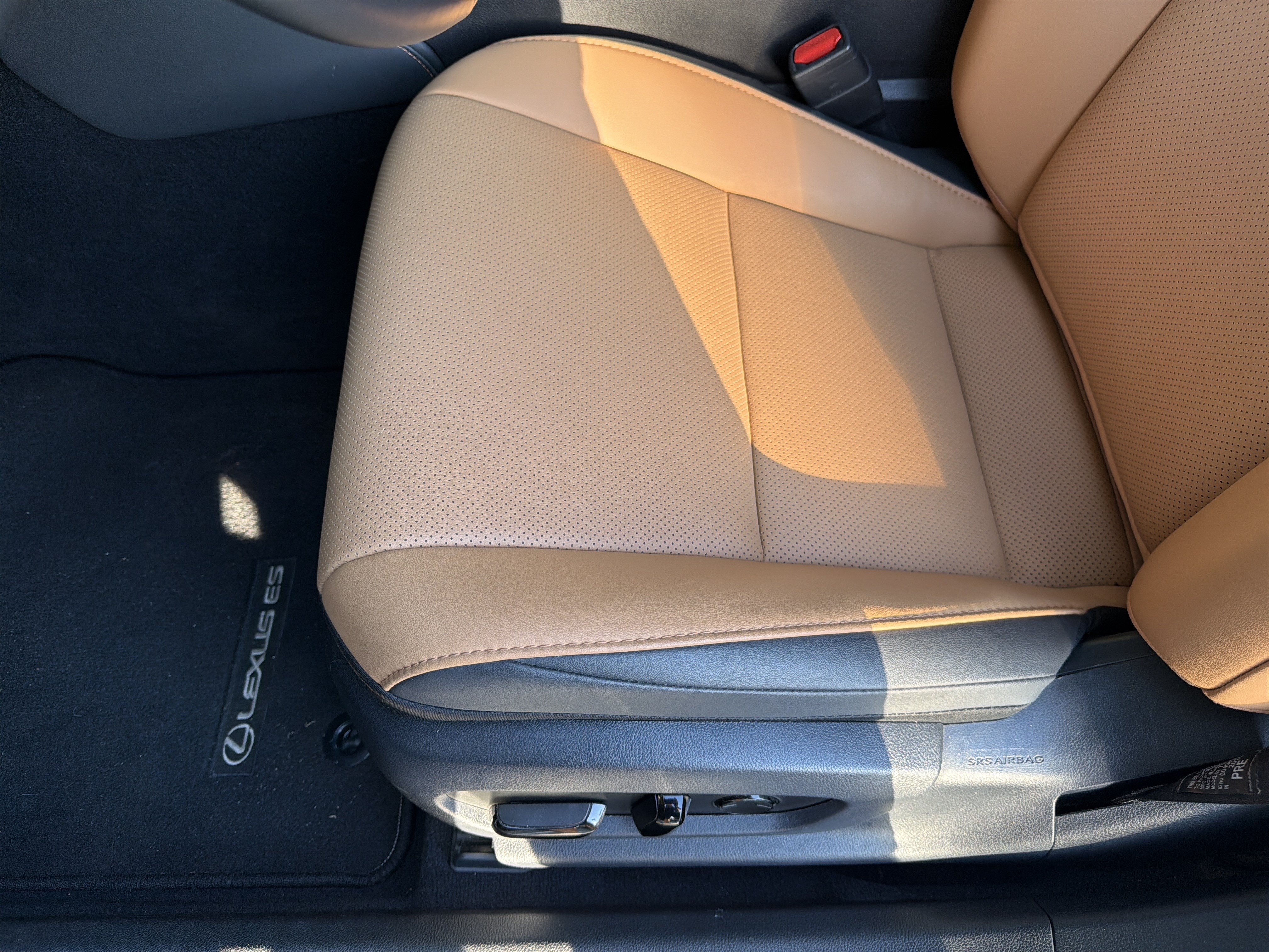 Used 2025 Lexus ES 350 w/ Premium Package FWD image 17