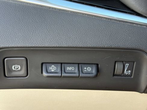Used 2023 Buick Enclave Avenir w/ Avenir Technology Package FWD image 28