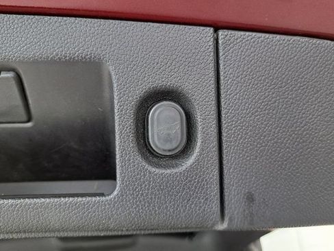 Used 2017 Cadillac Escalade ESV Platinum AWD/4WD image 34