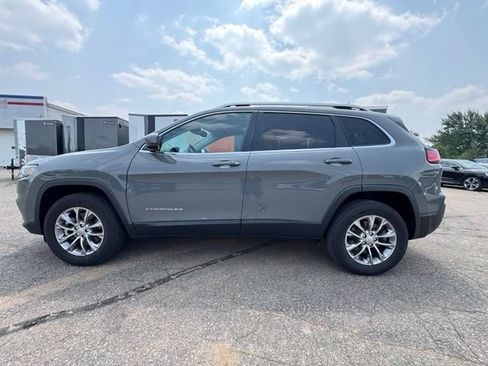 Used 2021 Jeep Cherokee Latitude Plus AWD/4WD image 4