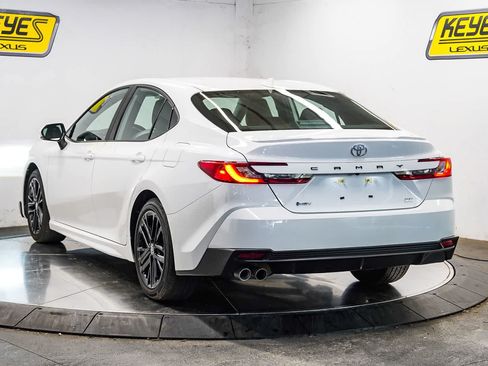 Used 2026 Toyota Camry SE FWD image 2