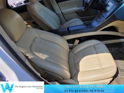 Used 2014 Lincoln MKZ FWD image 18