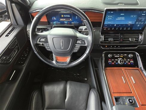 Used 2024 Lincoln Navigator Reserve image 13