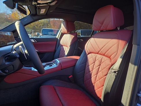 New 2026 BMW X6 xDrive40i w/ Climate Comfort Package image 6