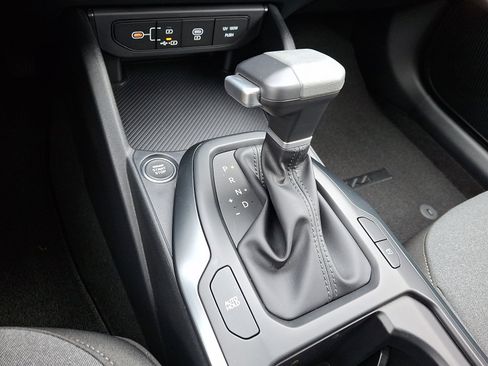 New 2025 Kia K4 LXS image 10