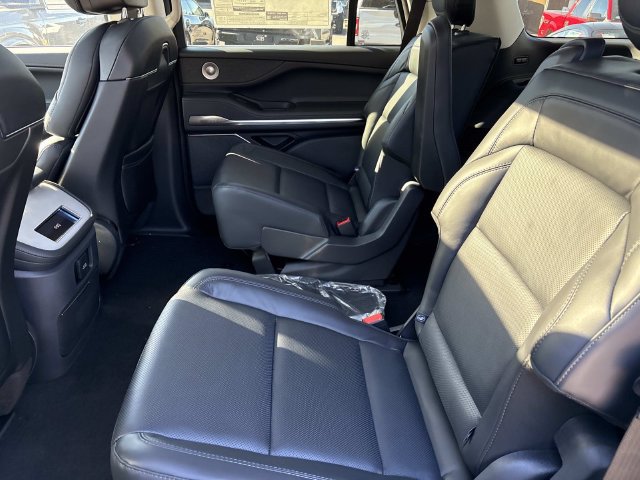 New 2027 Lincoln Navigator Reserve AWD/4WD image 17