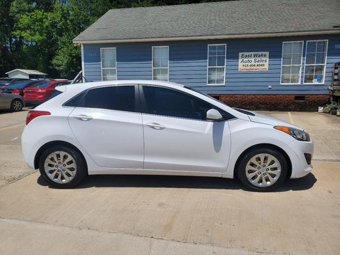 Used 2016 Hyundai Elantra GT FWD image 4