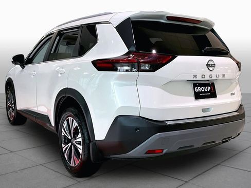 Used 2023 Nissan Rogue SV w/ SV Premium B Package FWD image 11