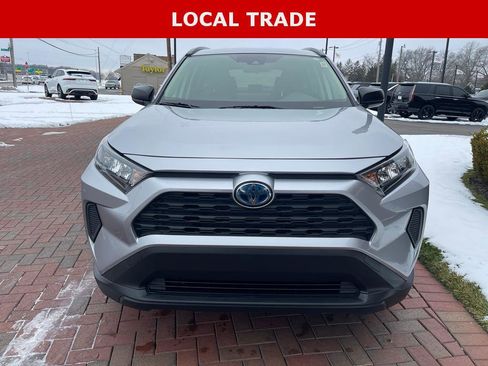 Used 2020 Toyota RAV4 LE image 3