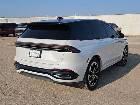 Used 2024 Lincoln Nautilus Reserve w/ Equipment Group 202A AWD/4WD image 8