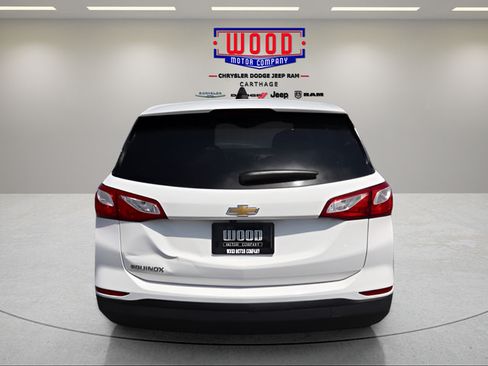 Used 2020 Chevrolet Equinox LS w/ LS Convenience Package FWD image 4