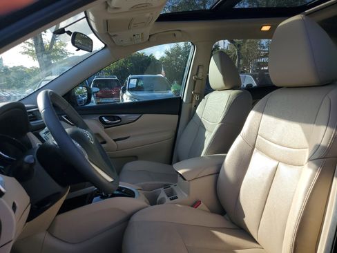 Used 2016 Nissan Rogue SL w/ SL Premium Package image 10