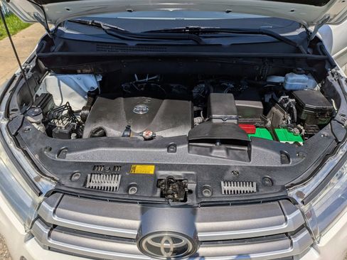 Used 2019 Toyota Highlander XLE AWD/4WD image 20