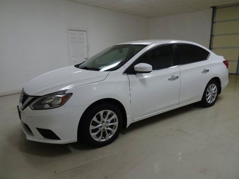 Used 2019 Nissan Sentra S w/ Appearance Package FWD image 3