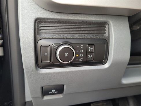 New 2026 Ford F250 XL w/ 360-Degree Camera Package RWD image 32