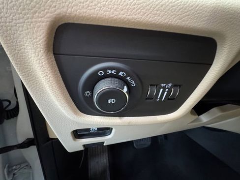 Used 2024 Jeep Grand Cherokee Limited AWD/4WD image 22
