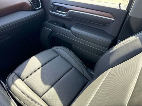 Used 2026 GMC Sierra 3500 Denali w/ Technology Package image 16