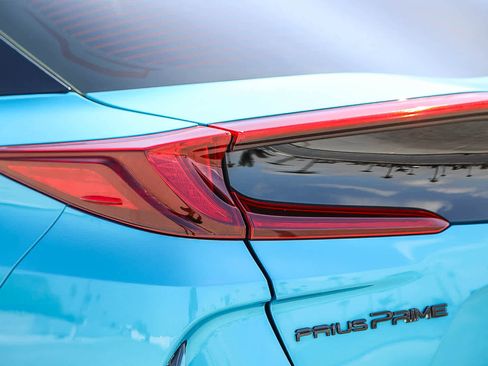 Used 2020 Toyota Prius Prime XLE w/ Carpet Mat Package FWD image 9