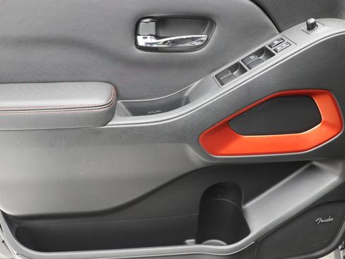 Used 2023 Nissan Frontier PRO-4X w/ Pro-4X Premium Package image 18