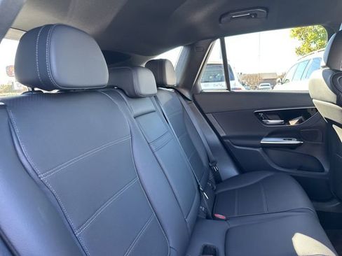 Used 2025 Mercedes-Benz GLC 300 4MATIC image 24