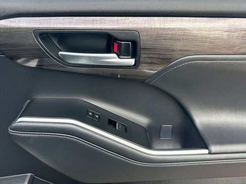 Certified 2026 Toyota Highlander Limited image 22